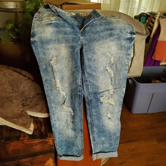 Maurices Jean's distressed - Picture 1 of 3